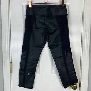 Alo Women’s Metallic Black Cropped Leggings Size Small